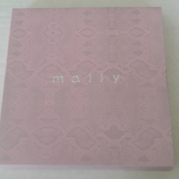 Mally's 9 pc color collection - Picture 3 of 4